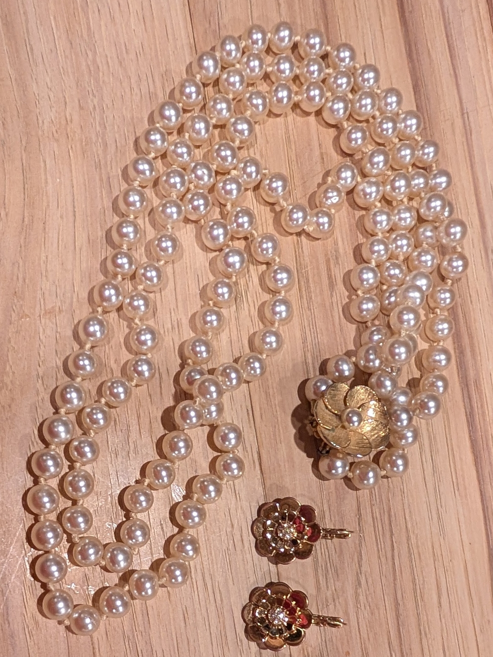 Elegant Cream Pearl Necklace with Gold Flower Clasp And Matched Earrings